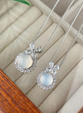 轻奢精致在逃公主蝴蝶结玉髓高级感项链铜合金镶嵌饰品批发吊坠