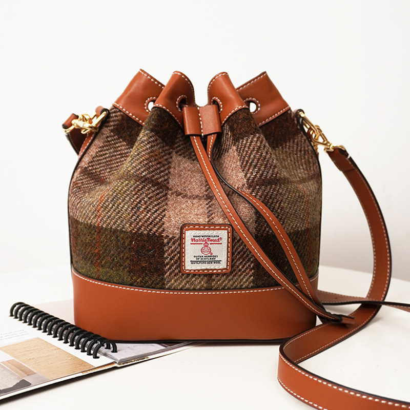 Harris tweed抽绳斜挎水桶包高级感小众女式束口斜挎大容量通勤