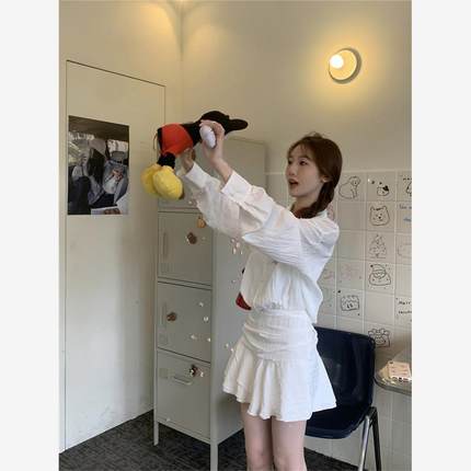 白色简约气质翻领长袖衬衫连衣裙女装夏季新款收腰显瘦A字裙短裙