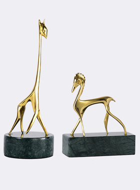 现代北欧长颈鹿装饰品家居电视酒柜抽象摆设样板房简约轻奢马摆件