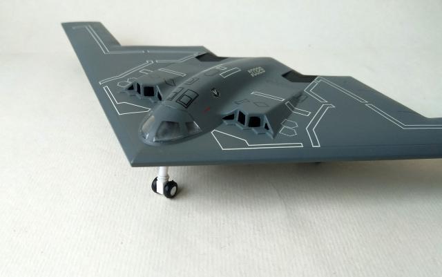 高档美国b-2隐形战略轰炸机  1/200 静态成品模型