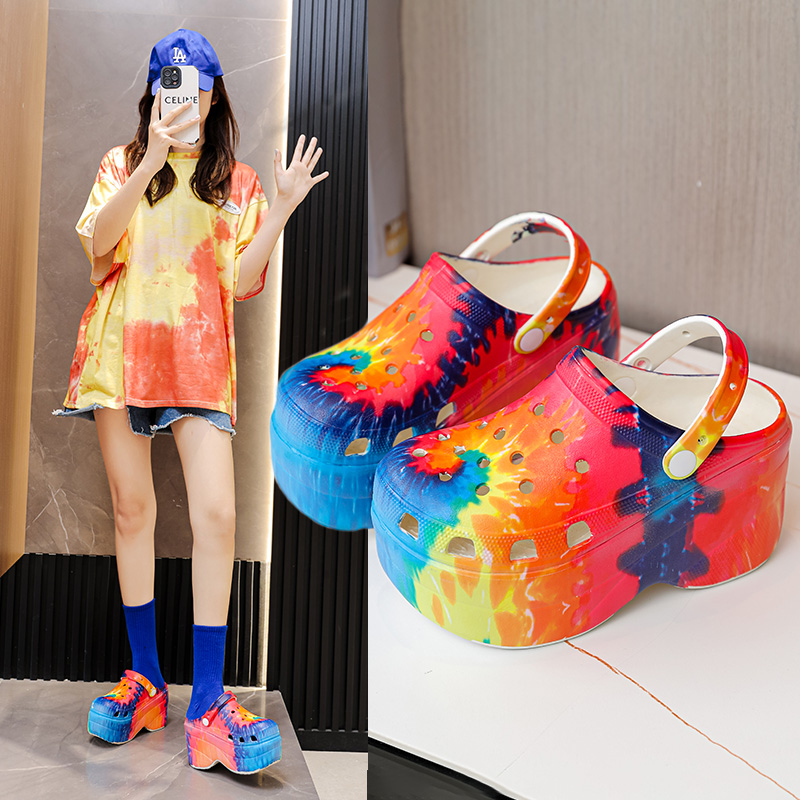 2025年新款欧美风时尚印花增高洞洞鞋女夏季外穿加厚底沙滩凉拖鞋