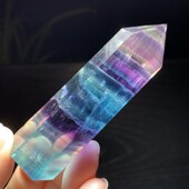 天然七彩萤石柱水晶柱摆件糖果色彩虹原石原矿打磨单尖六棱柱装 饰