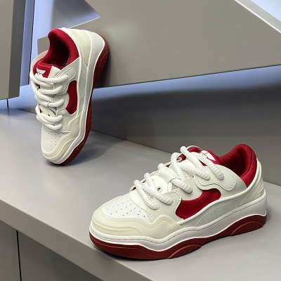 yj男鞋2025秋季新款时尚百搭小白鞋低帮厚底板鞋打孔透气系带休闲