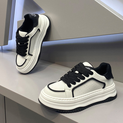 yj男鞋2025秋季新款时尚百搭小白鞋低帮厚底板鞋皮面打孔透气休闲