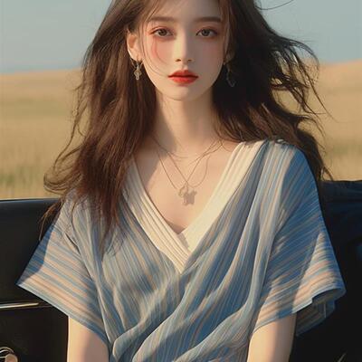 洋气独特超好看别致绝美漂亮小上衣宽松百蓝色V领条纹T恤女夏