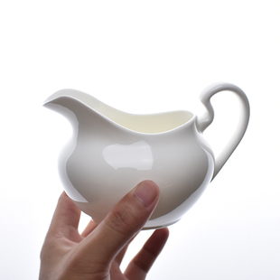 带嘴轻奢浇汁纯白奶盅 350ml骨瓷公道杯奶罐奶缸奶杯引流杯英式