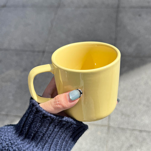 奶黄色陶瓷马克杯简约北欧风高