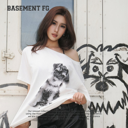 BASEMENTFG美式辣妹小狗印花斜肩短袖T恤女上衣261020451005