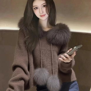 韩系大毛领连帽长毛衣女秋冬慵懒显瘦针织衫毛球装饰打底衫上衣