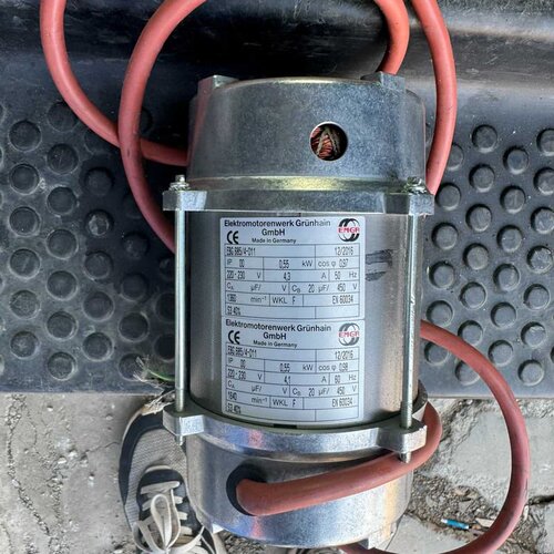 售前询价德国EMGR电机EBG 685-4-011一台，新的没用过，