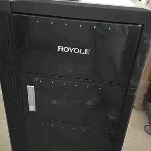 售前询价议价柔宇ROYOLE设備，黑色立式机柜，具体型号参数见图。