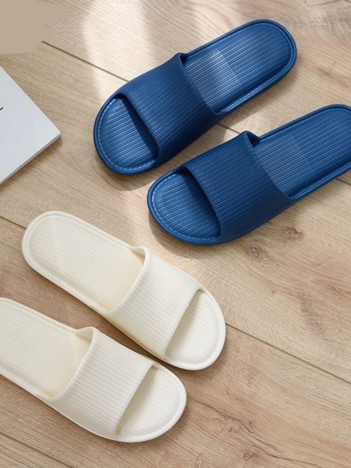 2024 여성을위한 새로운 일본식 슬리퍼 여름 홈 실내 침묵 욕실 목욕 커플 두꺼운 밑창 여성의 간단한 샌들