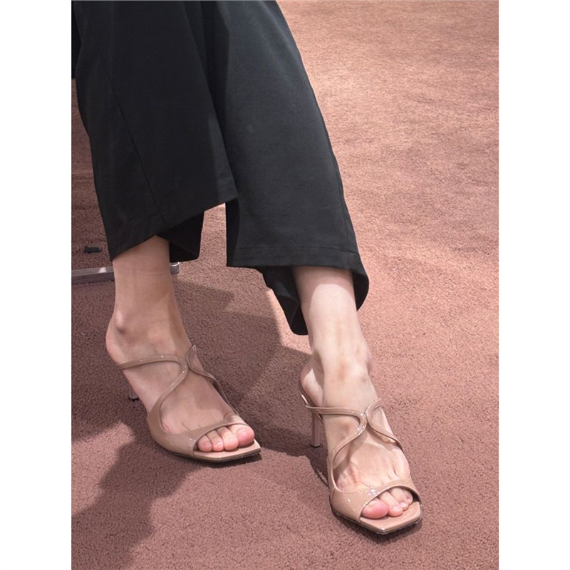 2025新款法式气质高跟凉鞋御姐性感不累脚细跟裸色一字带外穿拖鞋