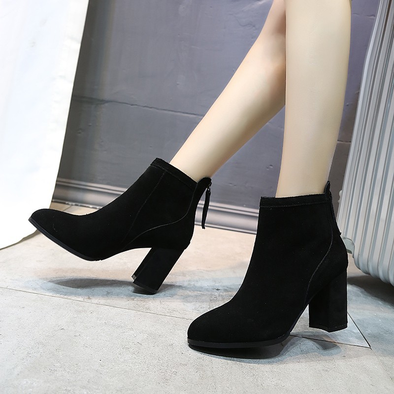 Z秋冬欧美尖头粗跟马丁靴高跟短靴大码女靴子41时尚踝靴42码女鞋