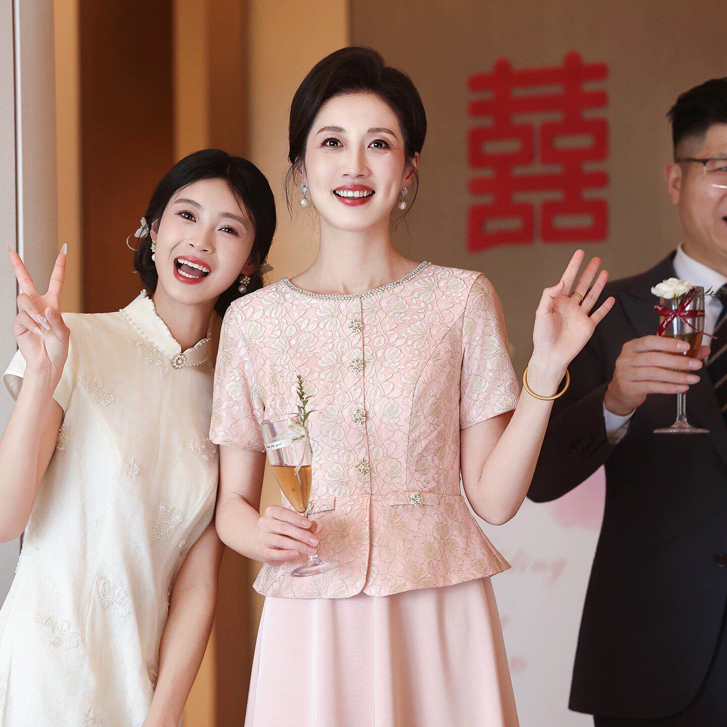 粉色高端婚宴妈妈旗袍晚礼服