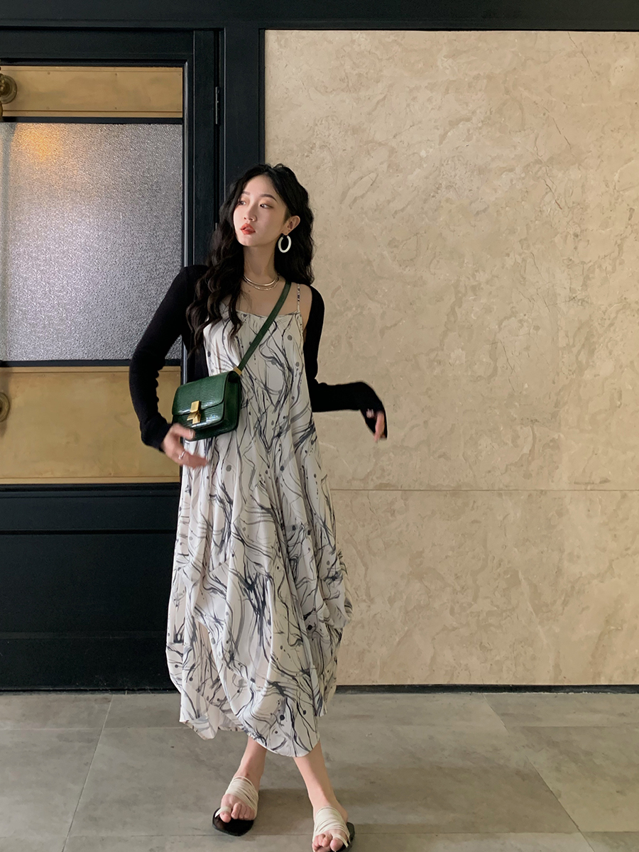 任小艺国风水墨印花吊带连衣裙女夏季2023新款气质长裙度假风裙子