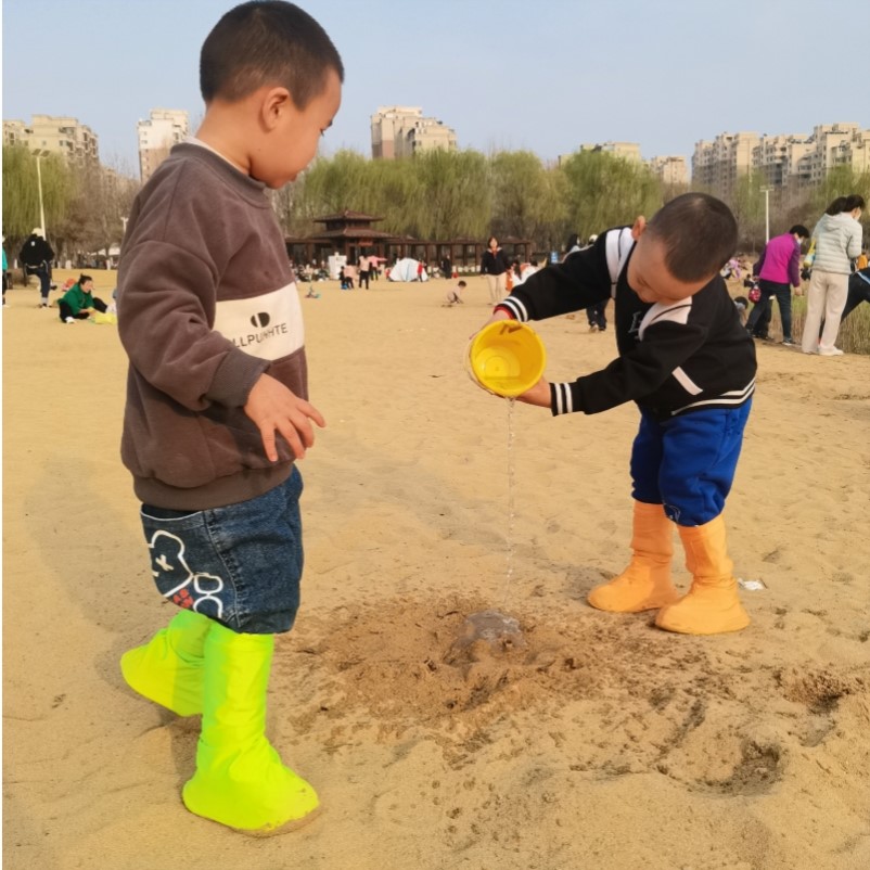 儿童防沙鞋套幼儿园小朋友挖沙脚套沙滩防沙玩沙袜子沙漠高筒护鞋
