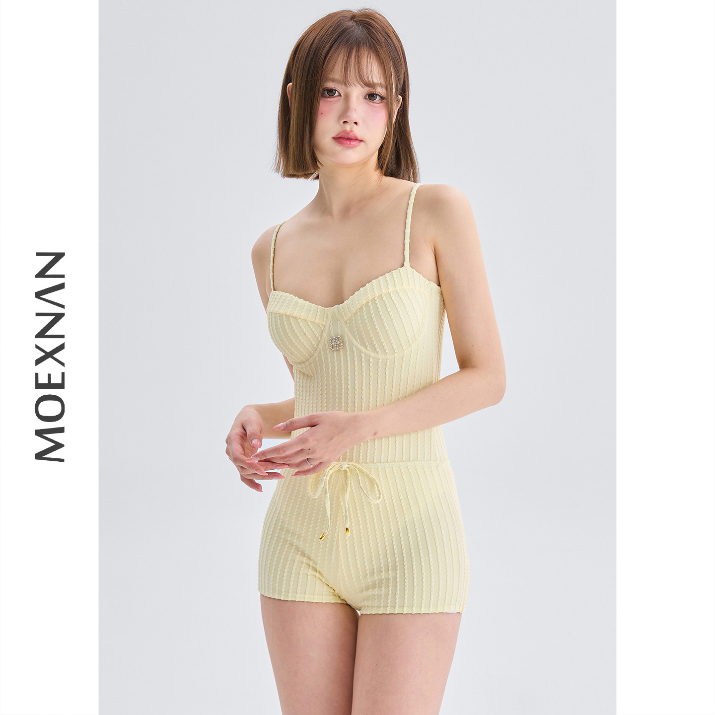 泳衣女连体平角遮肚显瘦性感保守小胸聚拢度假新款学生泡温泉泳装