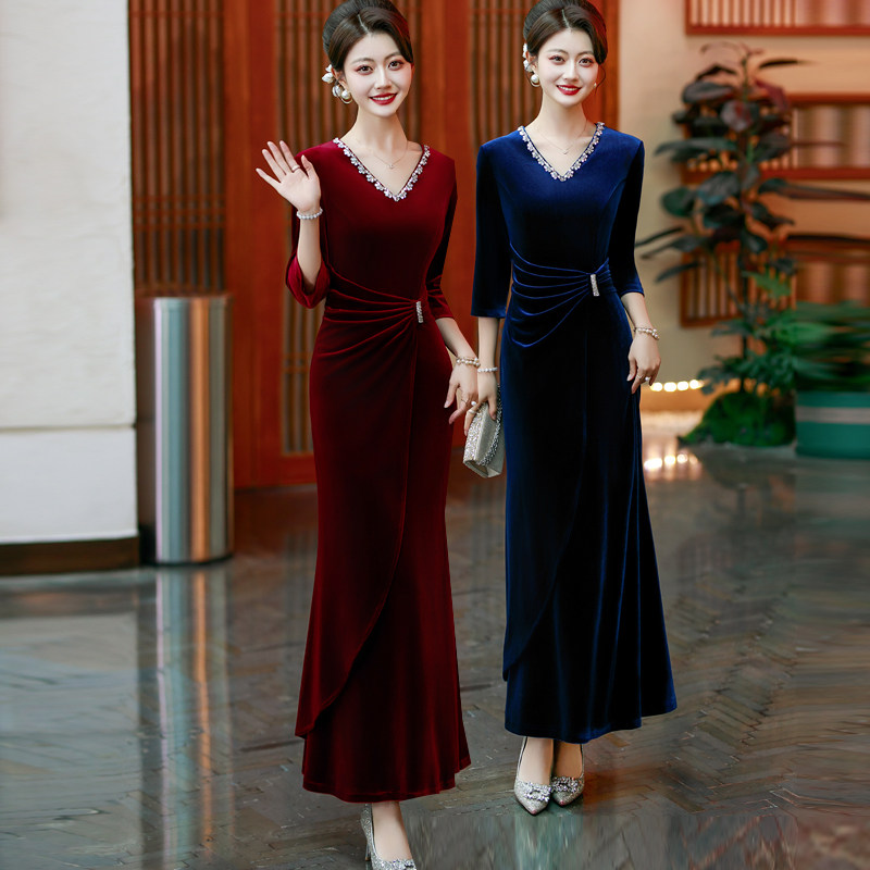 妈妈气质婚宴喜婆婆改良旗袍连衣裙中年轻女士高端金丝绒裙子礼服