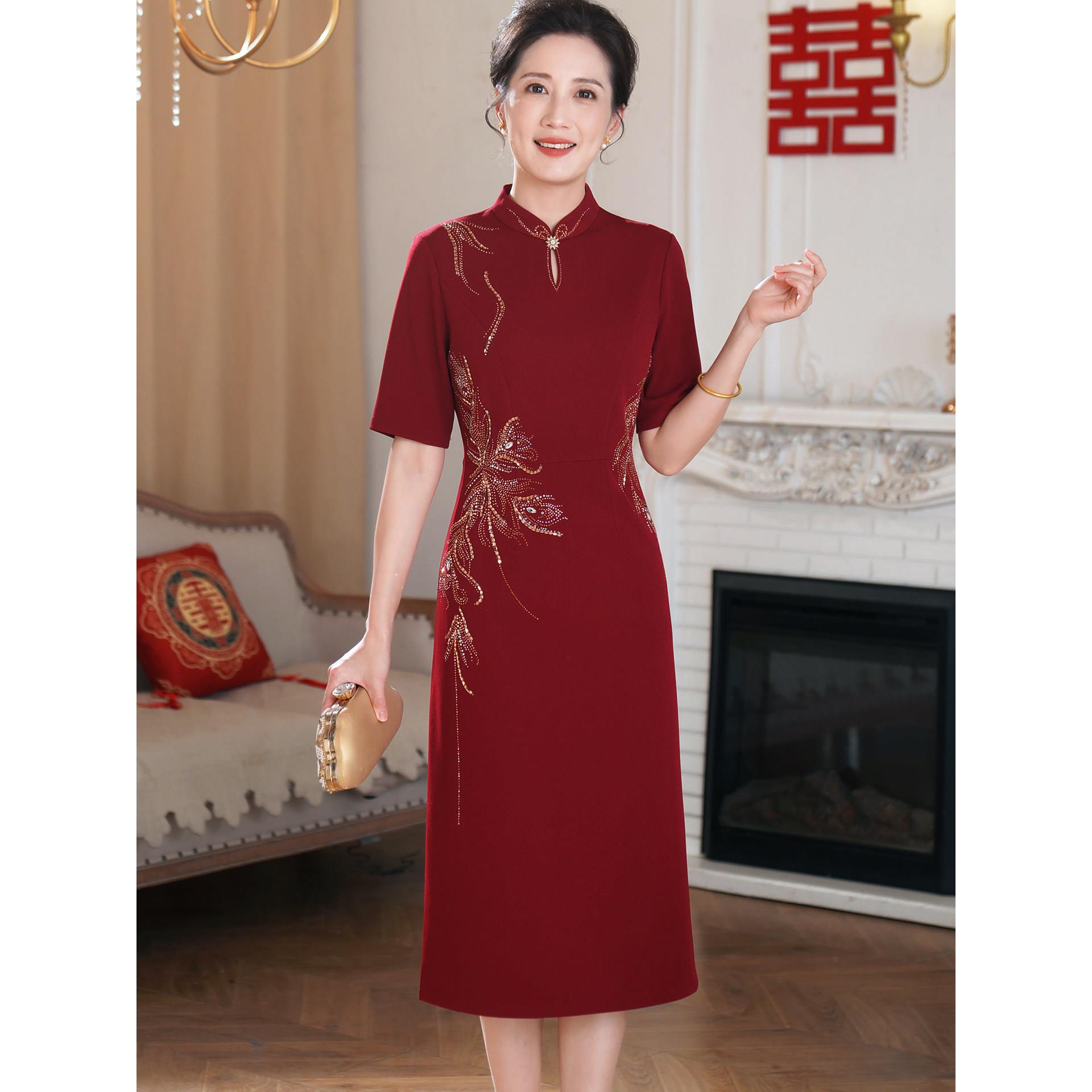 5月份结婚妈妈礼服2026新款年轻喜婆婆婚宴装高端旗袍短袖连衣裙