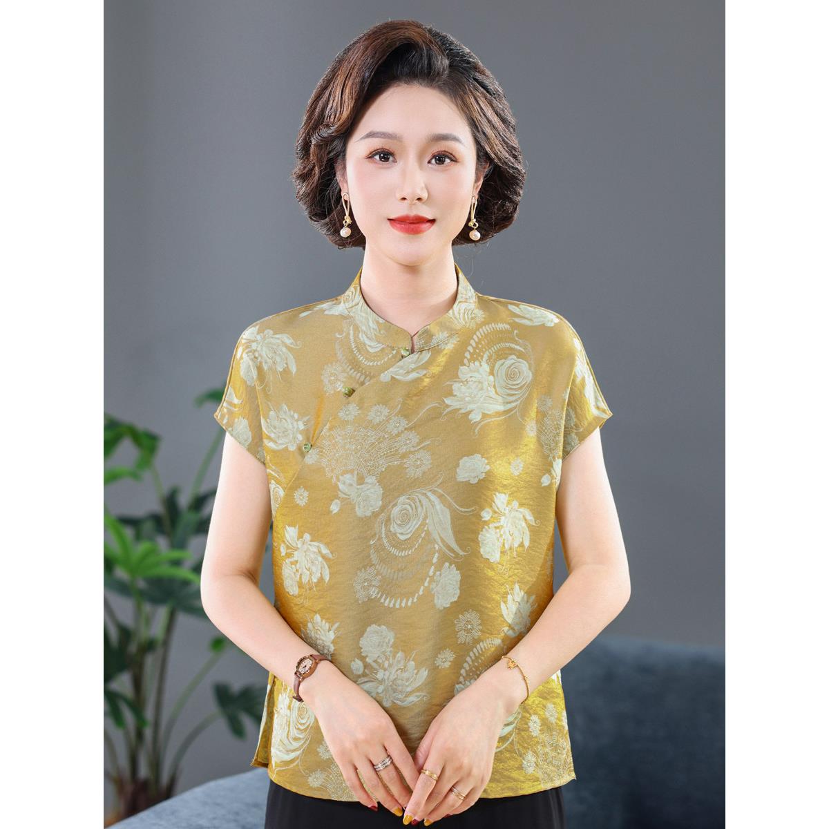 新中式老年人夏装妈妈真丝旗袖立领上衣时尚奶奶桑蚕丝碎花小衫女