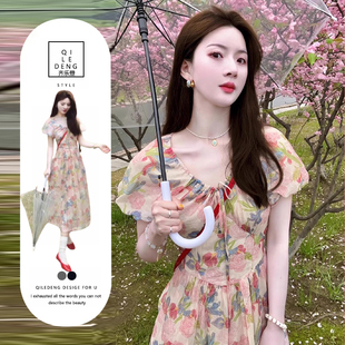 碎花V领连衣裙女2025新款 今年流行爆款 初夏多巴胺海边度假长裙子