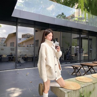 慵懒风软糯加厚保暖高领毛衣外套女秋冬中长款宽松单排扣针织开衫