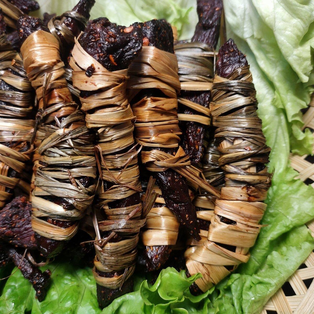 云南德宏傣族风味黄牛肉干巴火烤香茅草牛肉干巴100克装即食包邮