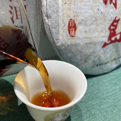 2012年冰岛熟茶普洱茶云南临沧茶区性价比高口粮茶礼盒套装包邮