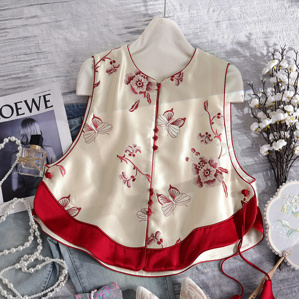 南油2025春款小众洋气醋酸绣花重工新中式圆领盘扣国风背心马甲