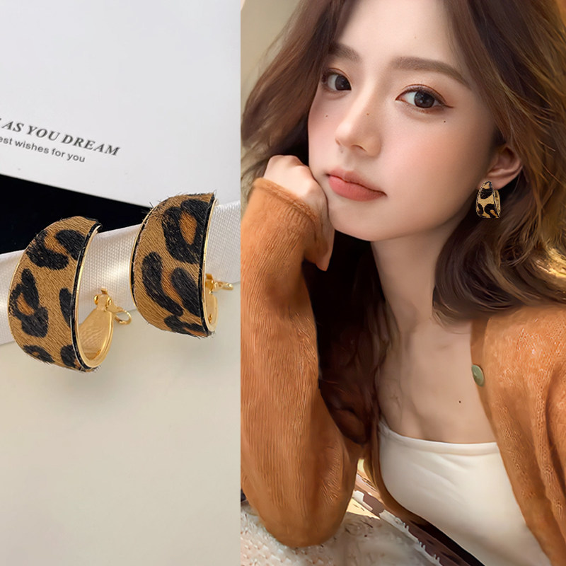 美拉德宽边豹纹耳钉女
