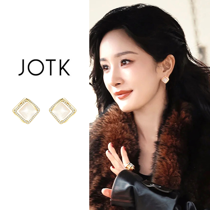 菱形设计感镂空耳钉女