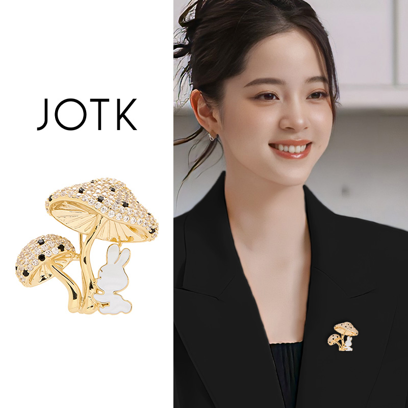 金色蘑菇兔子胸针高档女奢华气质创意卡通可爱胸花艺术感西装别针
