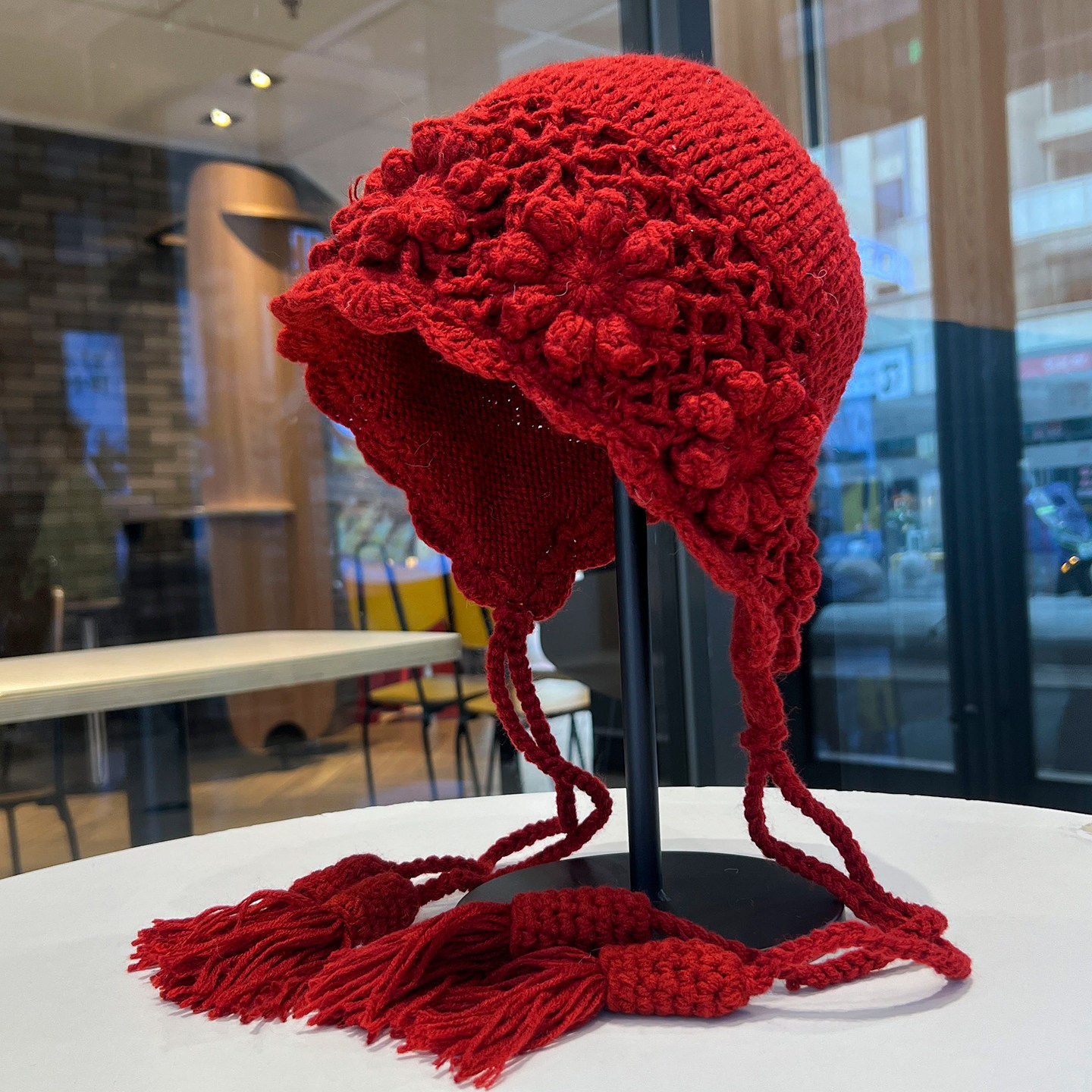 新款红色镂空针织帽子女秋冬旅行拍照显脸小包头帽流苏手工毛线帽