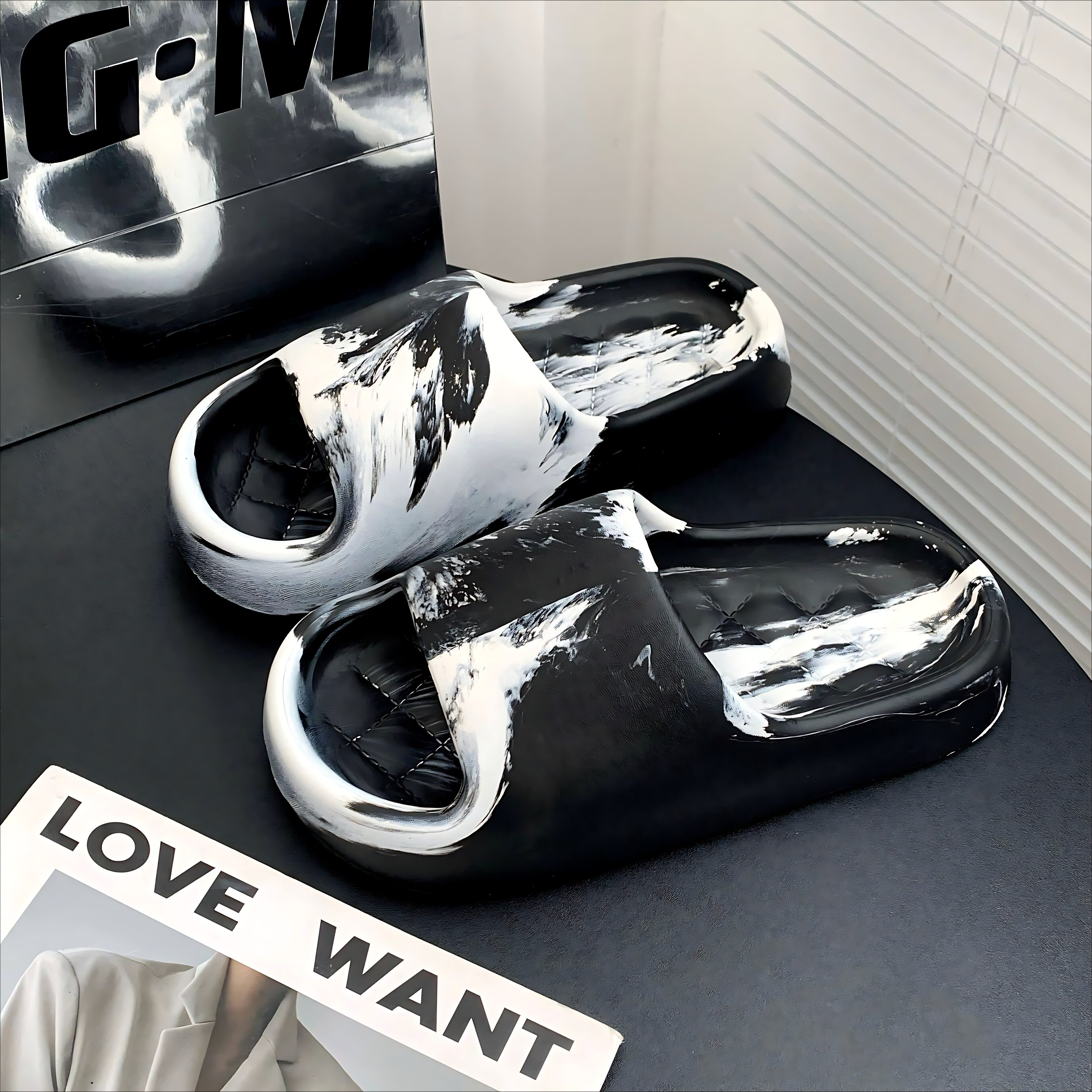 男拖鞋外穿夏2026新款耐磨室内家居浴室防滑防臭eva踩屎感厚底女