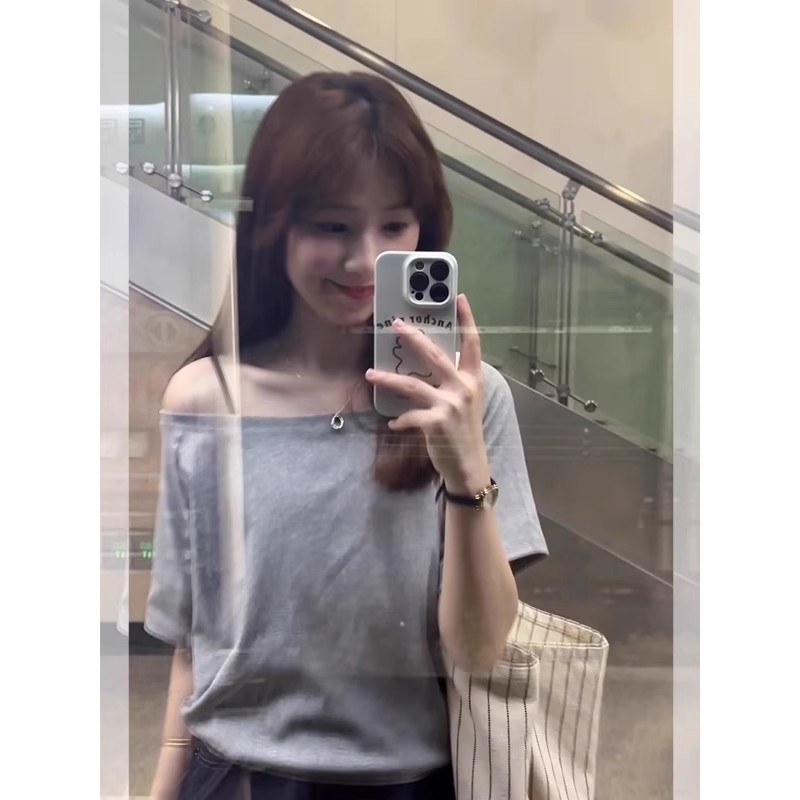 绝美斜肩上衣女2025新款夏季一字肩短袖T恤修身显瘦灰色打底上衣