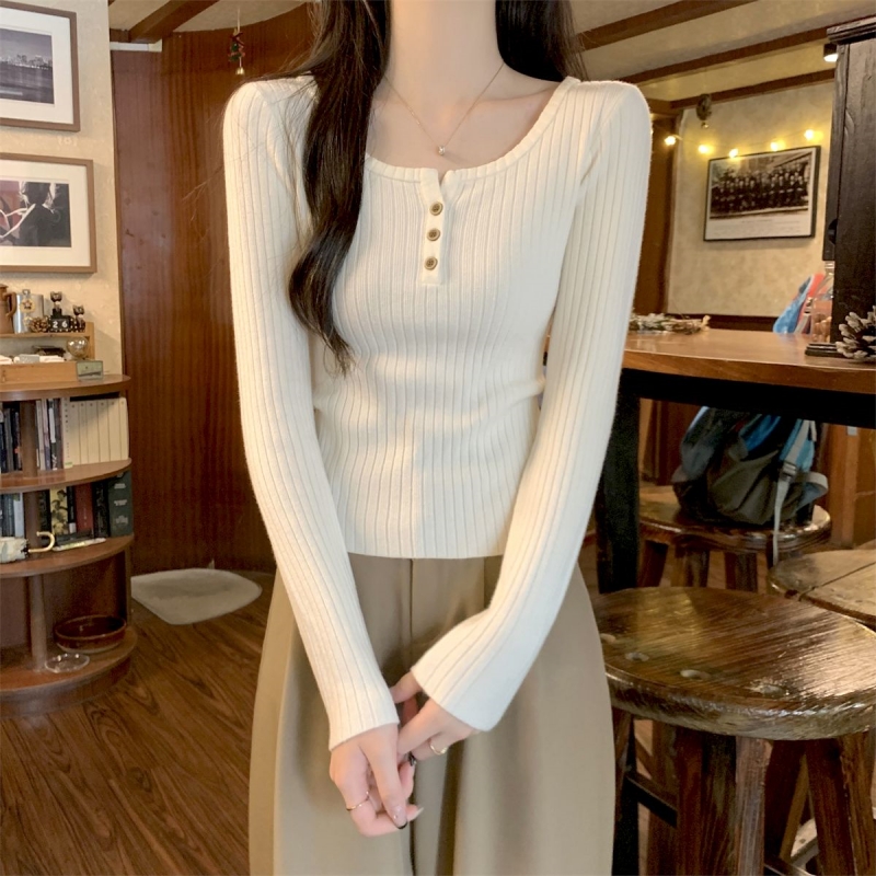 法式方领针织毛衣修身纽扣