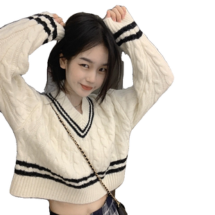 学院风撞色V领麻花毛衣女秋冬宽松慵懒软糯针织衫高级感短款上衣