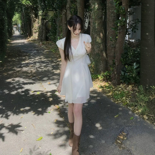 韩系蕾丝V领压褶收腰A字连衣裙女