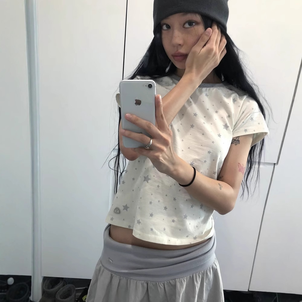 圆领修身正肩撞色星星短袖T恤女