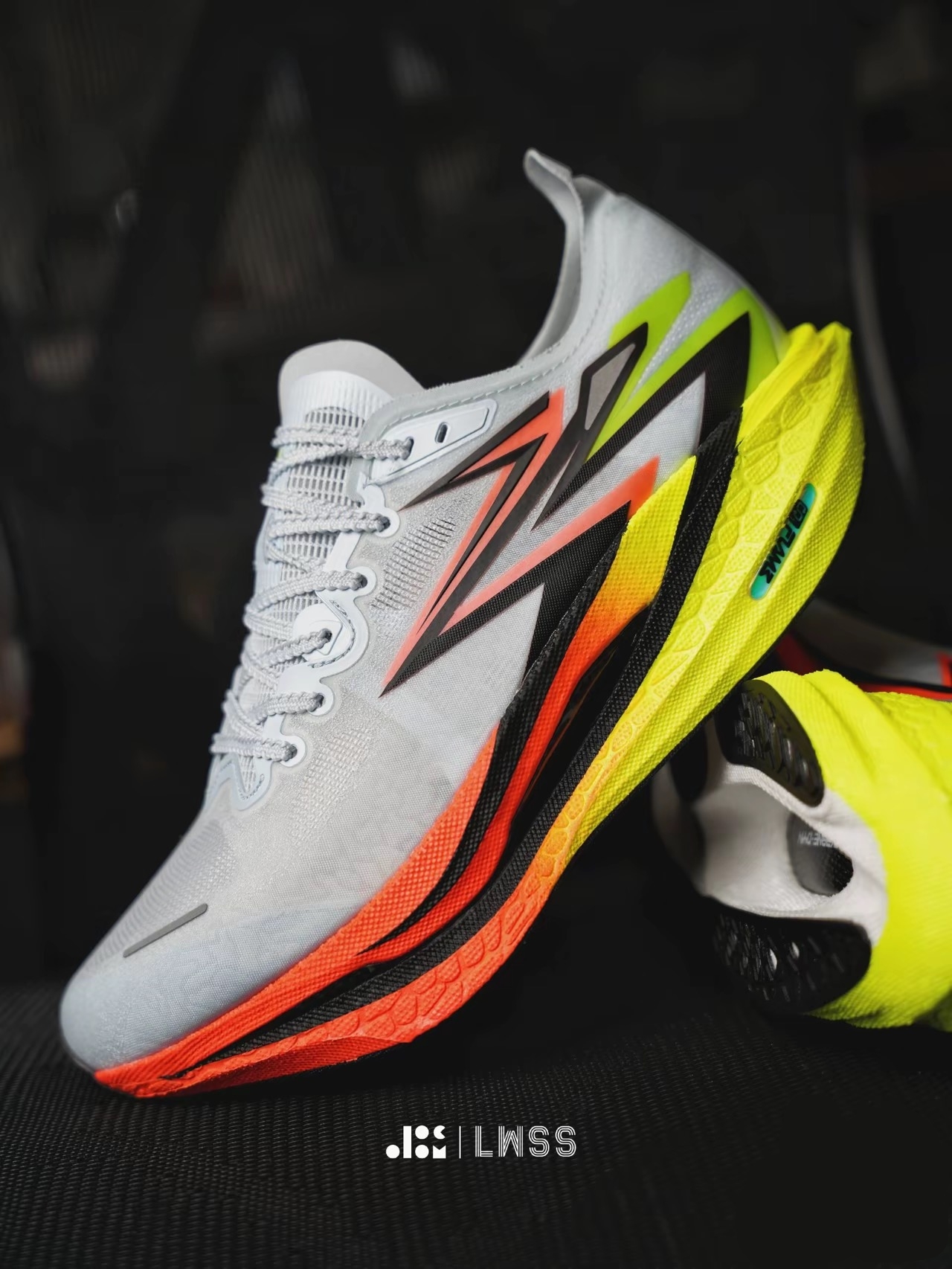 361&deg; 飞燃4 CQT 竞速体测减震防滑低帮 碳板跑步鞋蓝橙红色 LH仓