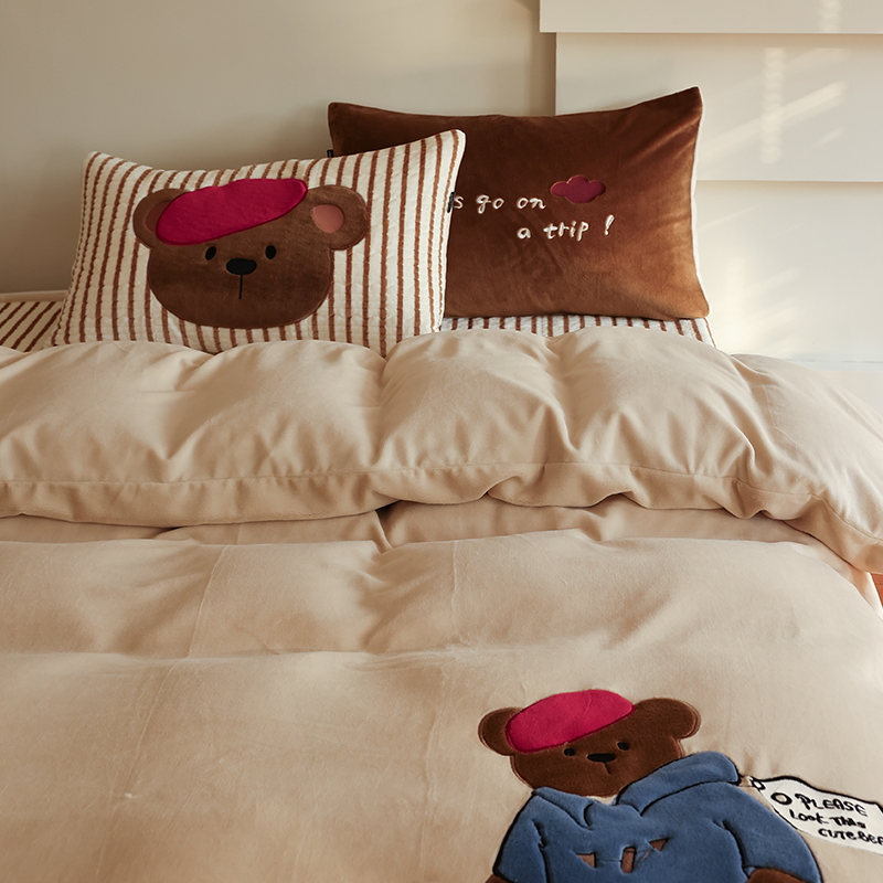 卡通小熊夹棉牛奶绒床盖四件套