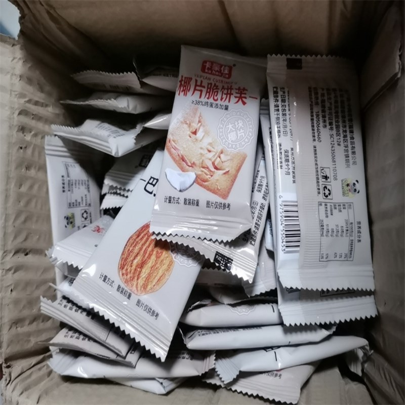 坚果芙饼干椰片脆腰果巴旦u木网红椰香酥薄脆果仁浓郁酥香零食小