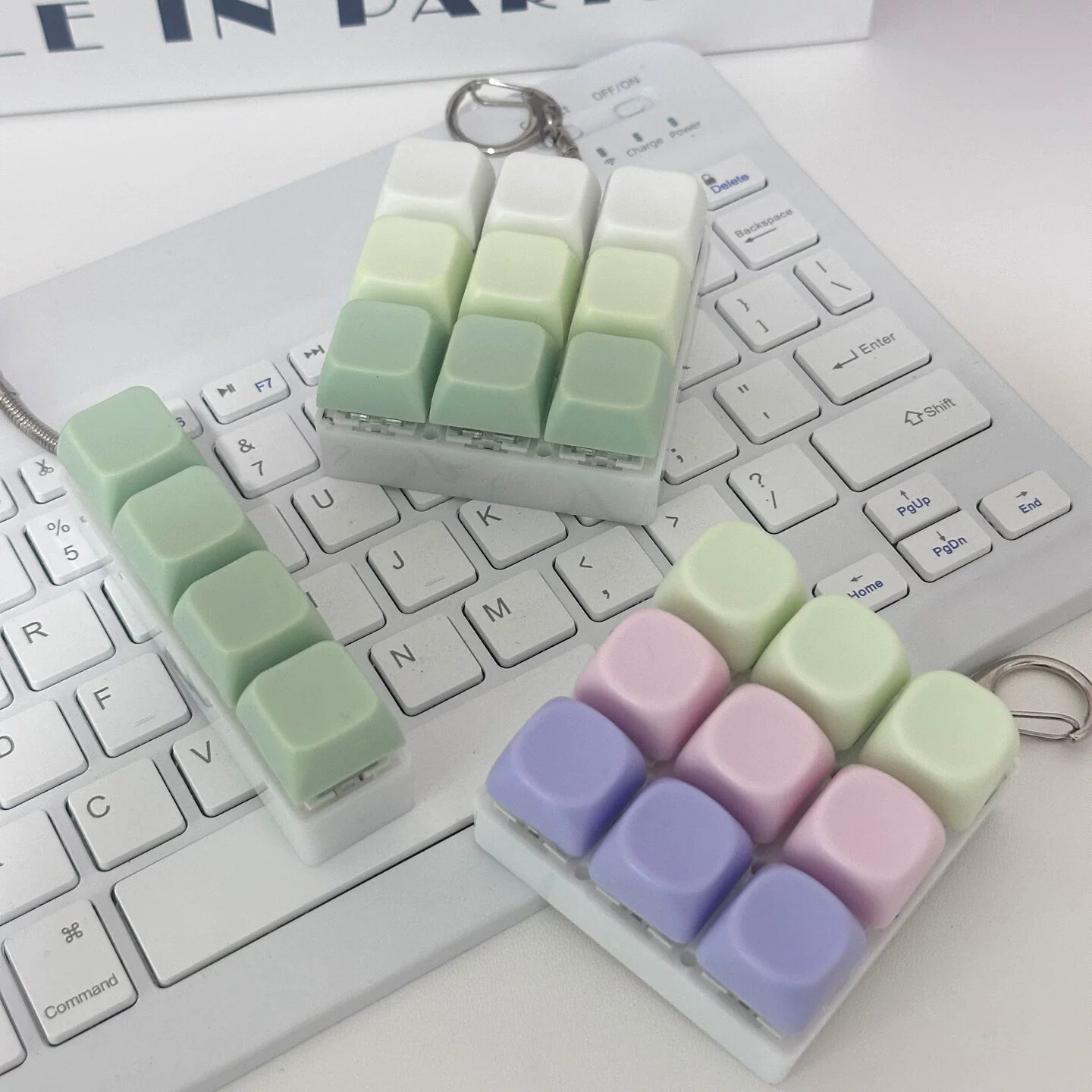 彩色渐变键盘键帽解压钥匙扣挂件创意搞怪玩具减压神器ins风礼物