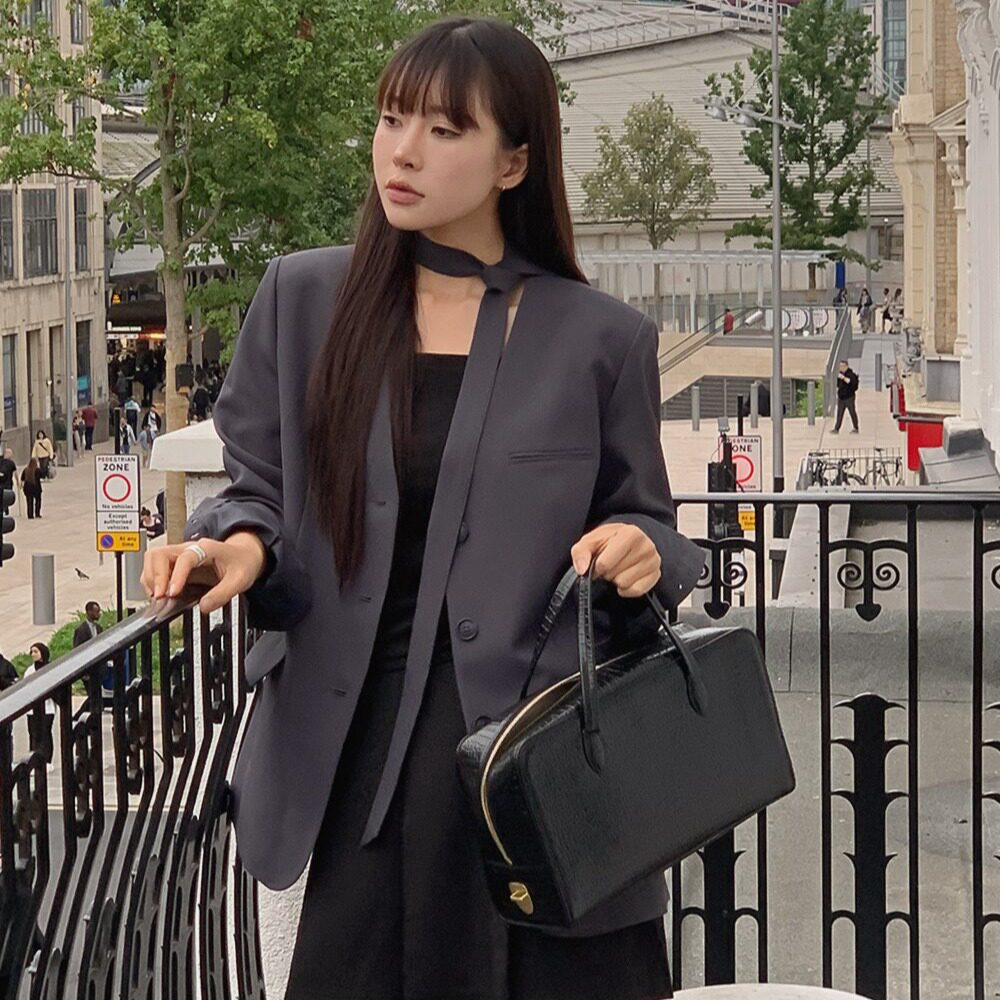 2025秋新款韩版时尚高级感V领飘带小西装外套女宽松垫肩气质西服