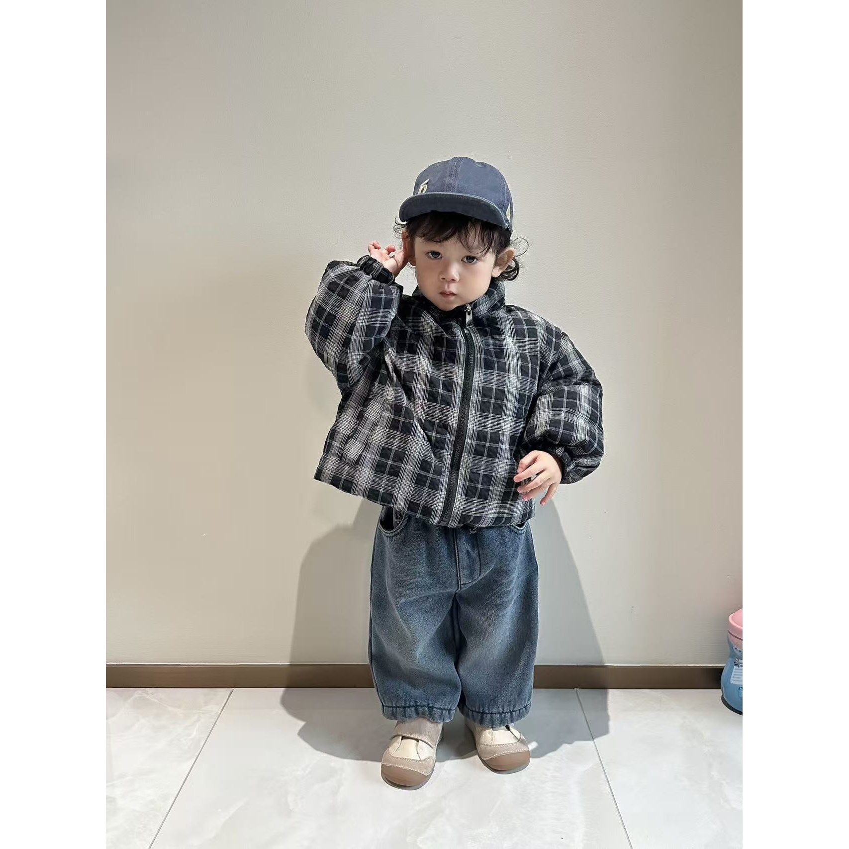 儿童服装加厚2025冬季新款宝宝两面穿棉衣外套男童加绒牛仔裤套装