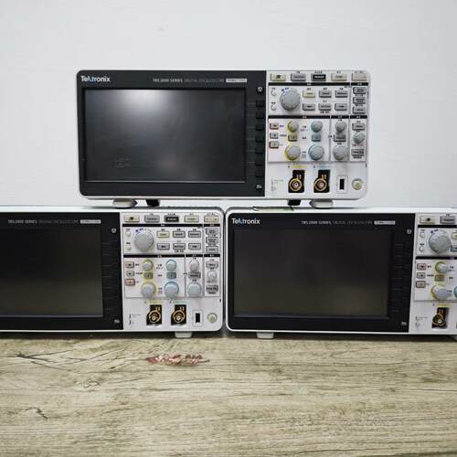 TBS2104B TBS2204B 泰克数字示波器 9英寸电子测试仪器议价维修