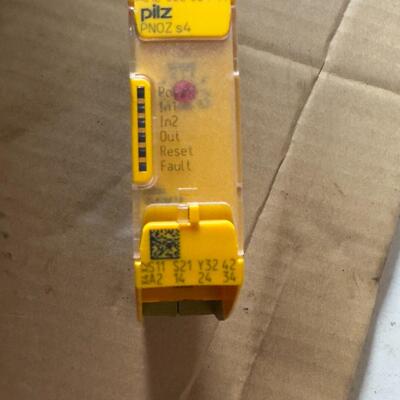 751104 PNOZ s4 安全继电器 皮尔兹Pilz 工控自动化配件议价维修