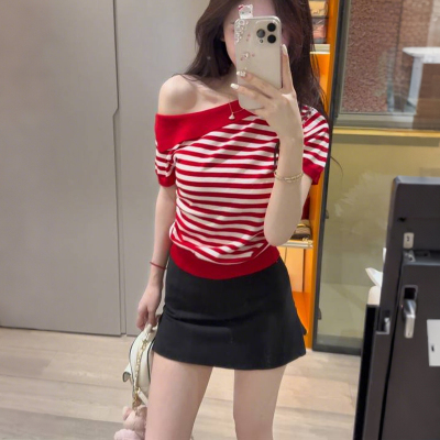 红色条纹斜肩短袖T恤女夏季
